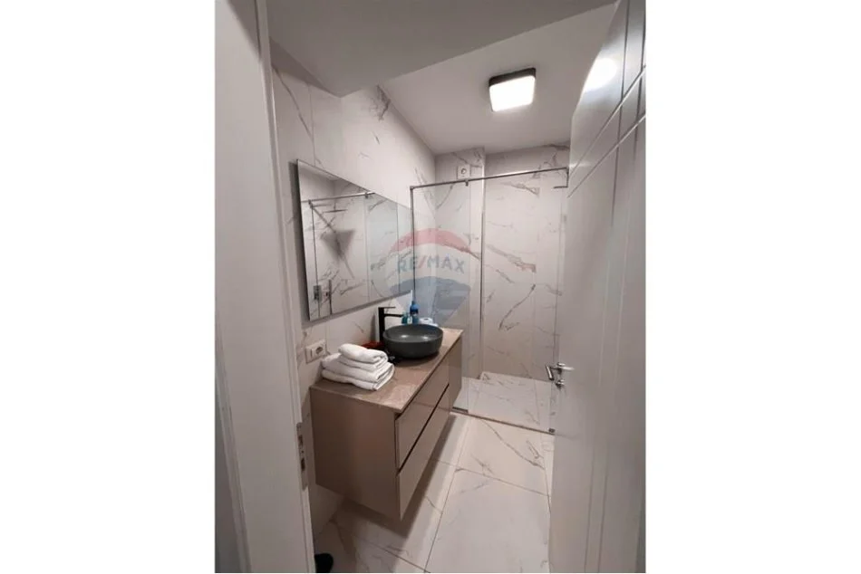 Tirane, shitet apartament 1+1+Ballkon Kati 2, 77 m² 185.000 € (Stacioni Trenit)