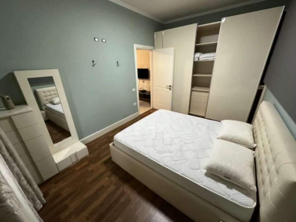 Tirane, jepet me qera apartament 2+1 Kati 1, 90 m² 450 € (Rrethi i Shkozes, Rruga Ali Shefqeti)