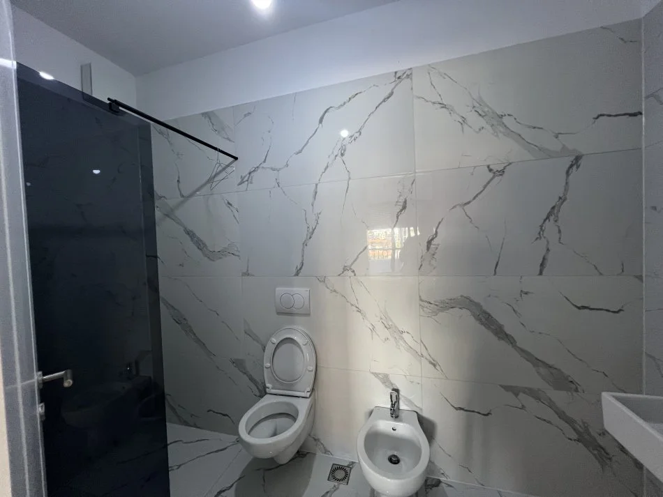 Tirane, shitet apartament 2+1+Ballkon Kati 1, 105 m² 196000 € (Bulevardi i Ri El Bavo)