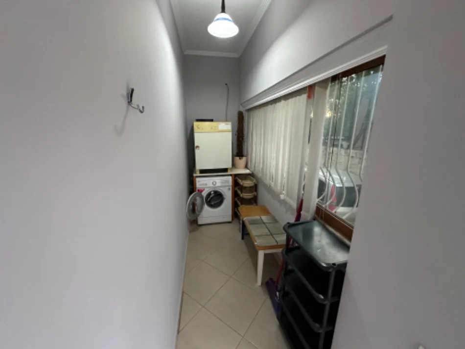 Tirane, jepet me qera apartament 2+1 Kati 1, 90 m² 450 € (Rrethi i Shkozes, Rruga Ali Shefqeti)