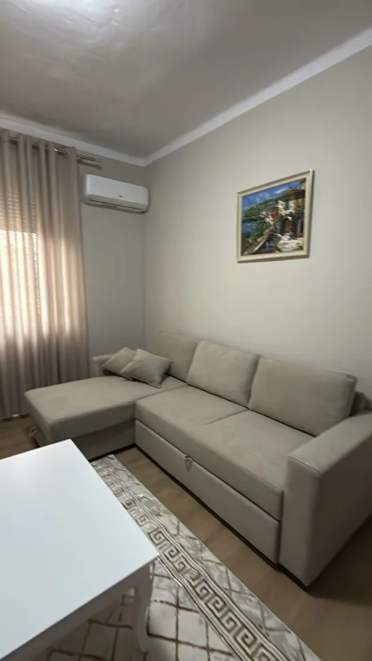 Tirane, jepet me qera 1+1+Aneks Kati 5, 63 m² 650 € (Bulevardi bajram curri prane kinemas Agim)