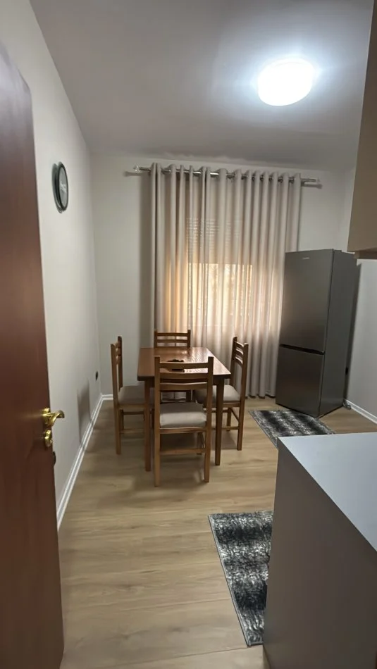 Tirane, jepet me qera 1+1+Aneks Kati 5, 63 m² 650 € (Bulevardi bajram curri prane kinemas Agim)