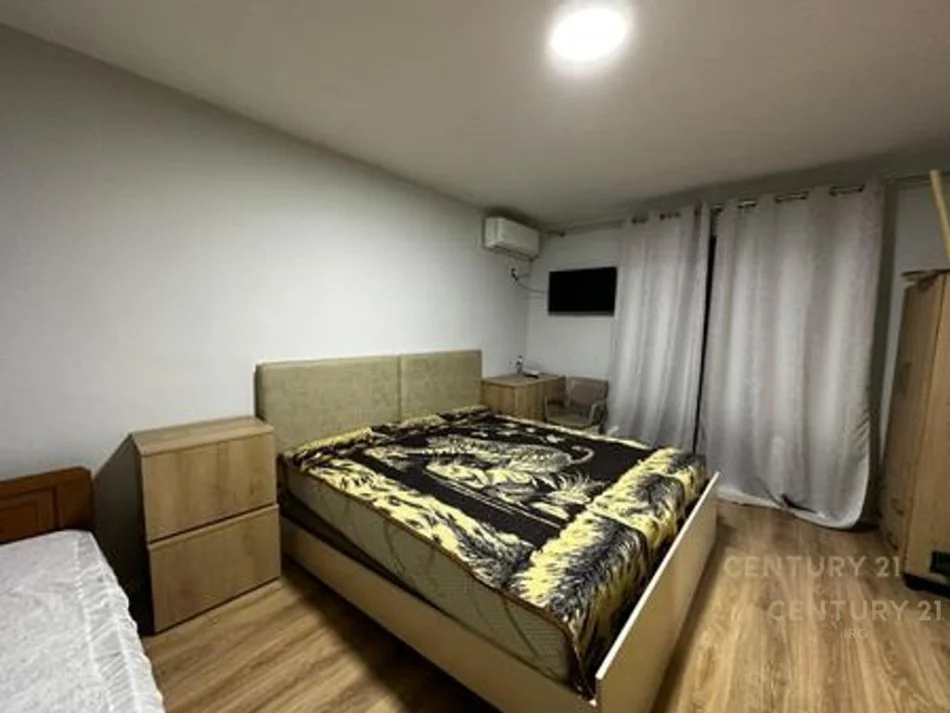 Tirane, jepet me qera apartament 1+1 Kati 4, 43 m² 350 € (Shkolla Bashkuar)