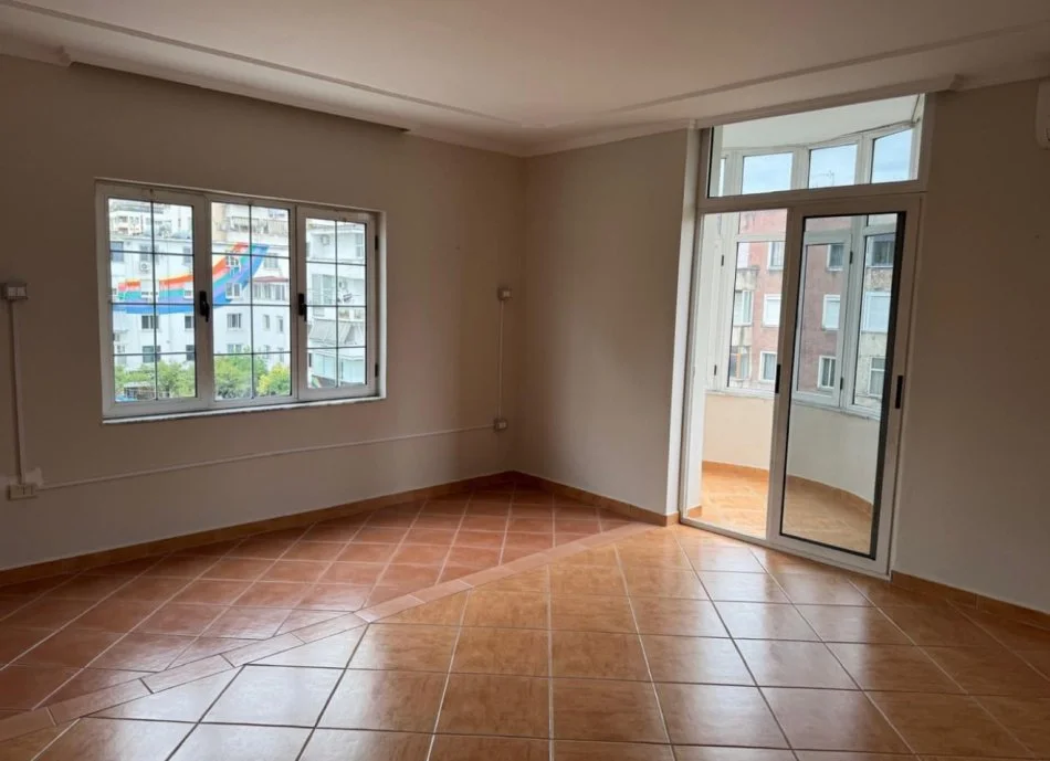 Tirane, jepet me qera zyre Kati 4, 178 m² 1.800 € (Sheshi Willsion)