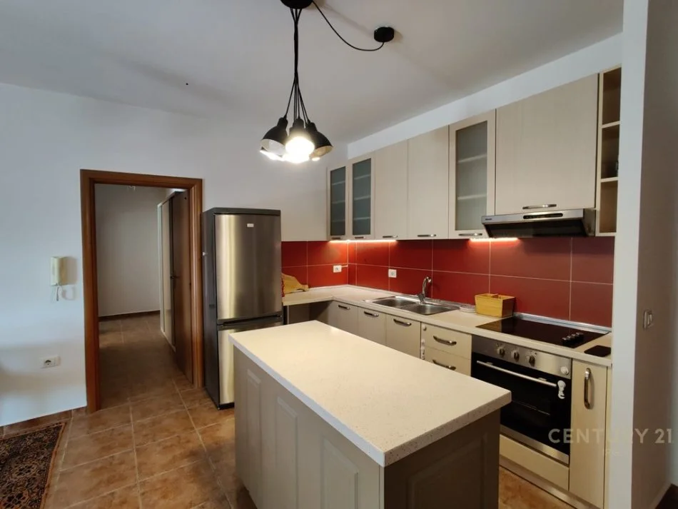 Tirane, jepet me qera apartament 2+1 Kati 5, 116 m² 1.000 € (Islam Alla)