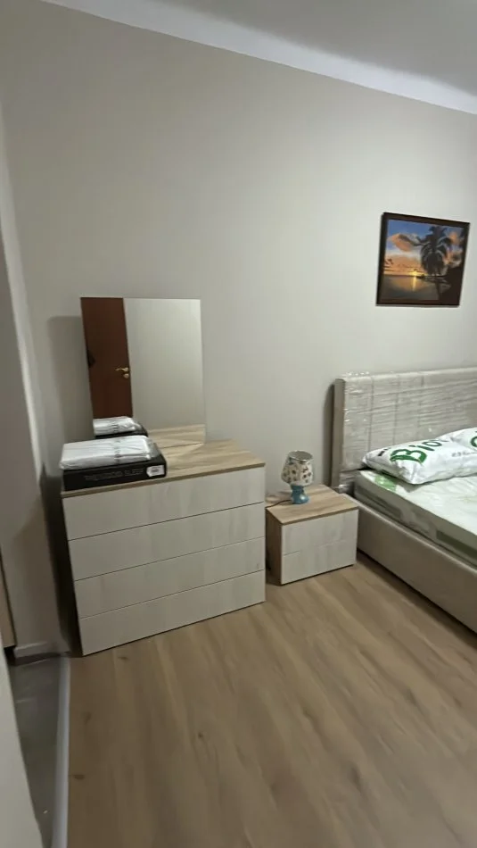 Tirane, jepet me qera 1+1+Aneks Kati 5, 63 m² 650 € (Bulevardi bajram curri prane kinemas Agim)