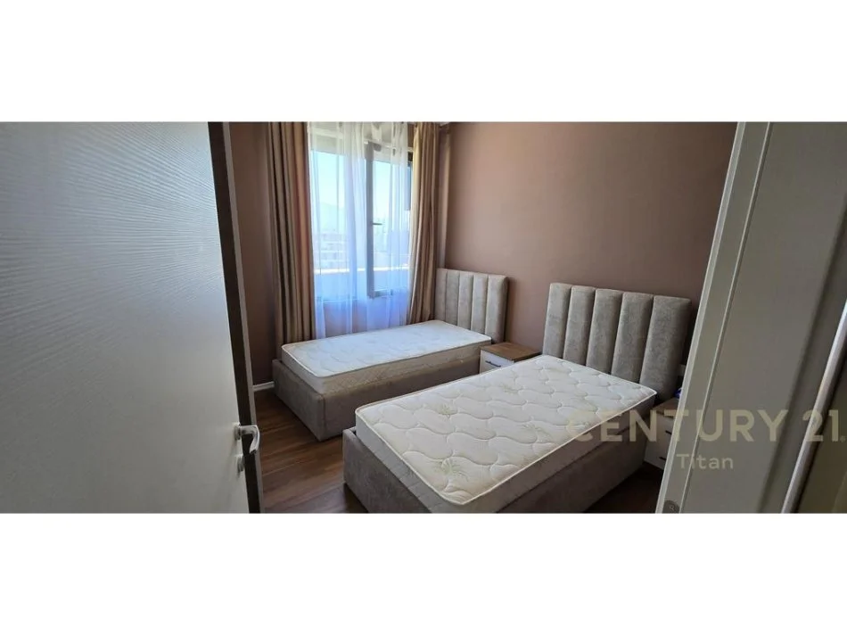 Tirane, jepet me qera apartament 2+1 Kati 9, 90 m² 650 € (Fiori di Bosco)