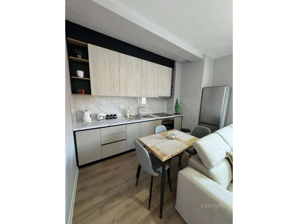 Tirane, jepet me qera apartament 2+1 Kati 2, 94 m² 700 € (Bulevardi i Ri)