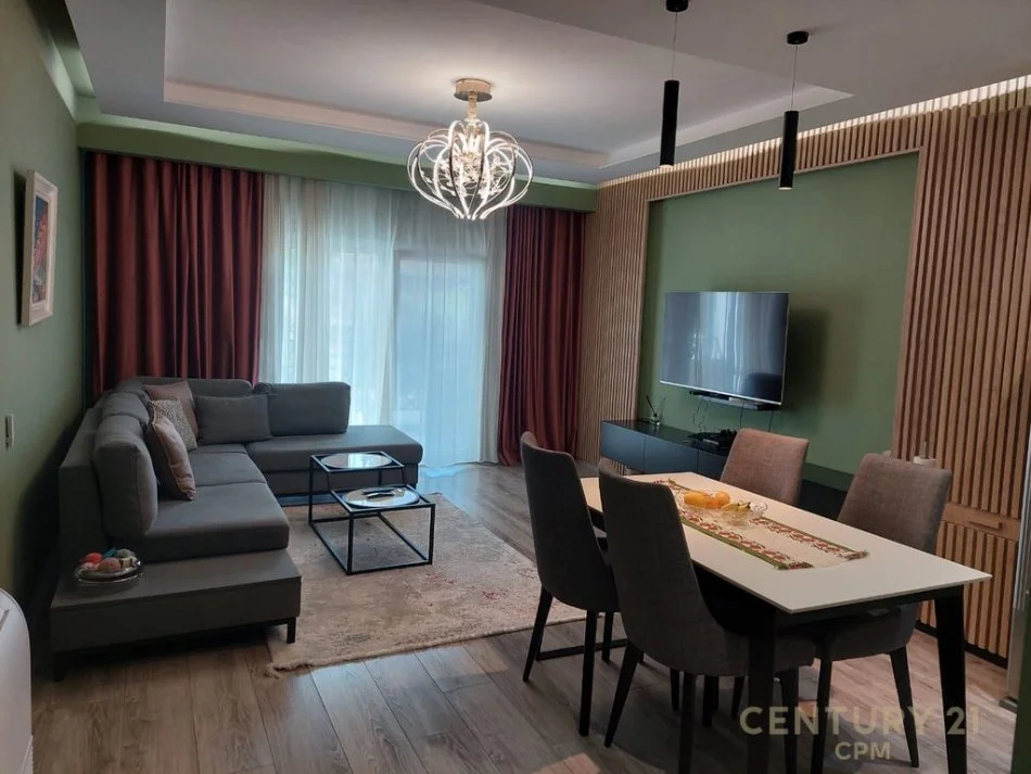 Tirane, jepet me qera apartament 3+1 Kati 3, 130 m² 950 € (Selvia)