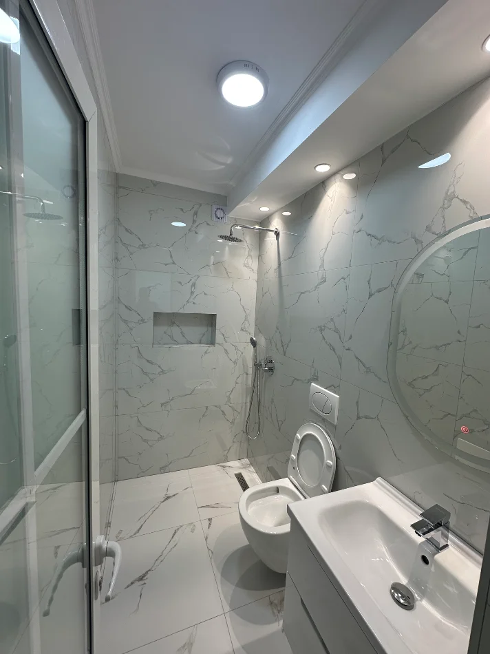 Tirane, jepet me qera apartament 2+1+Aneks+Ballkon Kati 4, 75 m² 650 € (Hasan ceka)