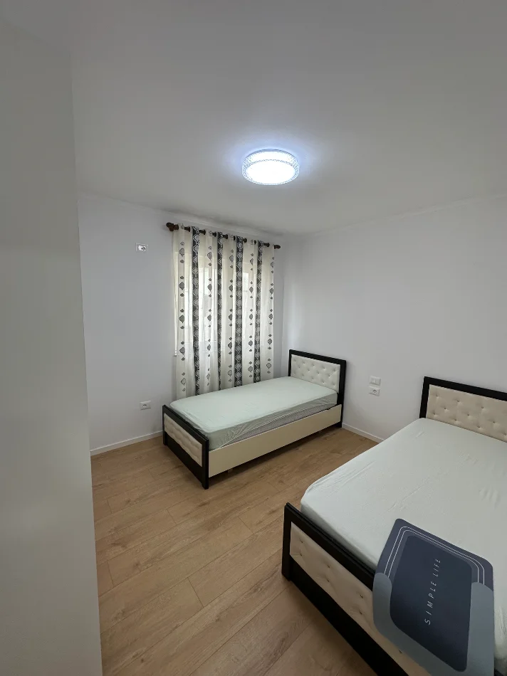 Tirane, jepet me qera apartament 2+1+Aneks+Ballkon Kati 4, 75 m² 650 € (Hasan ceka)