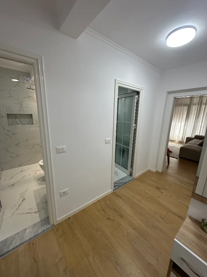 Tirane, jepet me qera apartament 2+1+Aneks+Ballkon Kati 4, 75 m² 650 € (Hasan ceka)