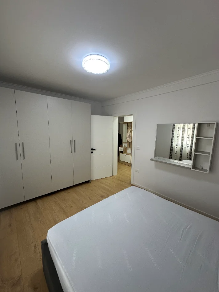 Tirane, jepet me qera apartament 2+1+Aneks+Ballkon Kati 4, 75 m² 650 € (Hasan ceka)