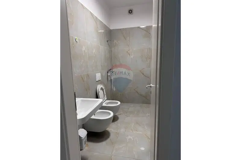 Tirane, jepet me qera apartament 2+1 Kati 3, 96 m² 650 € (Rruga frosina plaku)