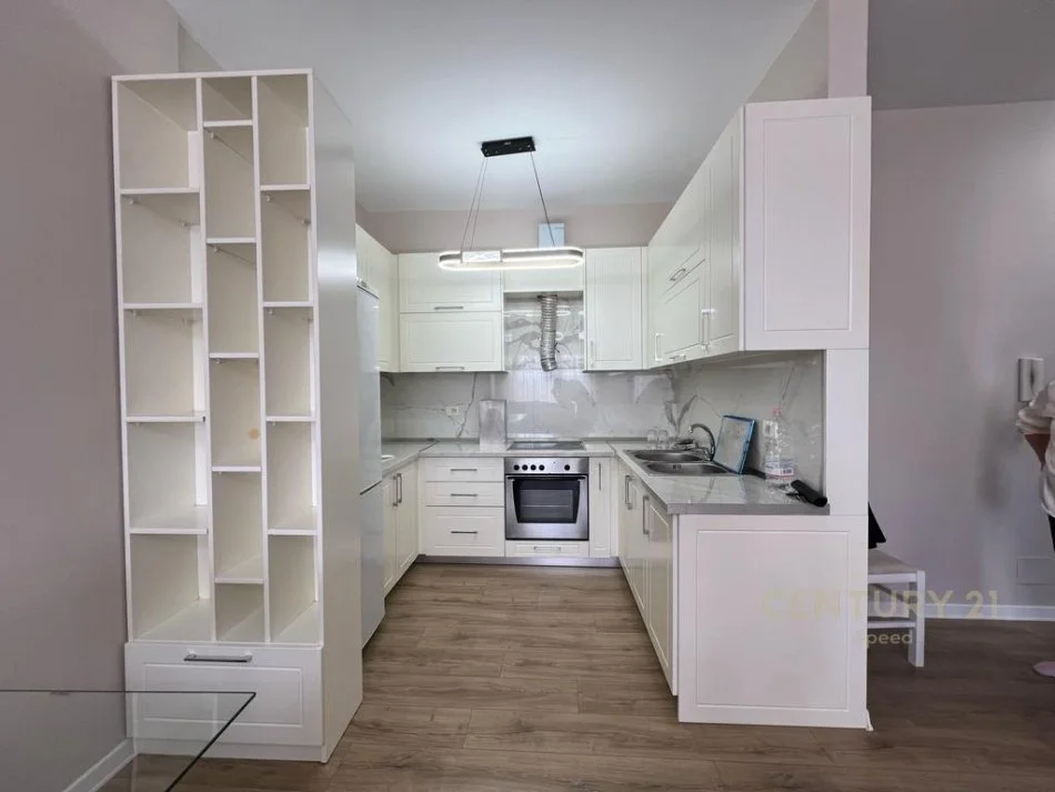 Tirane, jepet me qera apartament 1+1 Kati 8, 81 m² 600 € (Rruga Panorama, Hipoteka)