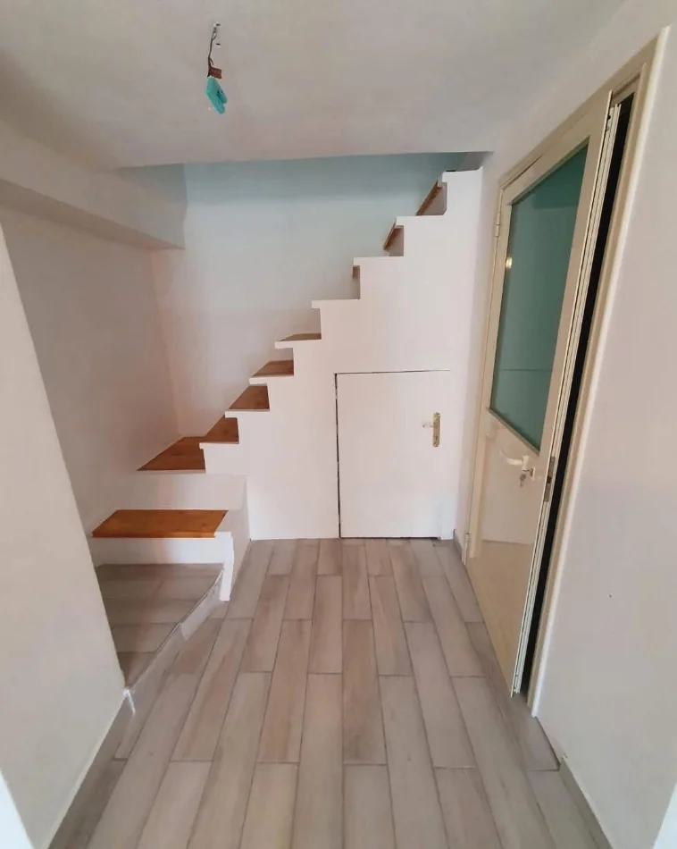 Tirane, jepet me qera ambjent biznesi Kati 0, 40 m² 270 € (Kombinat)