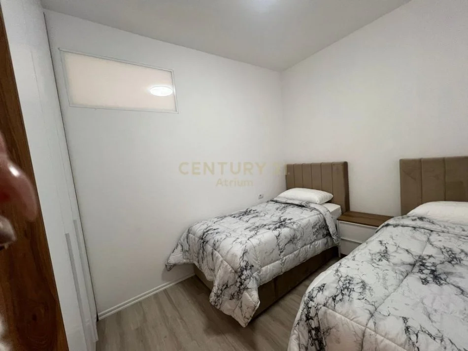 Tirane, jepet me qera apartament 2+1 Kati 4, 100 m² 1.000 € (Zogu i Zi)