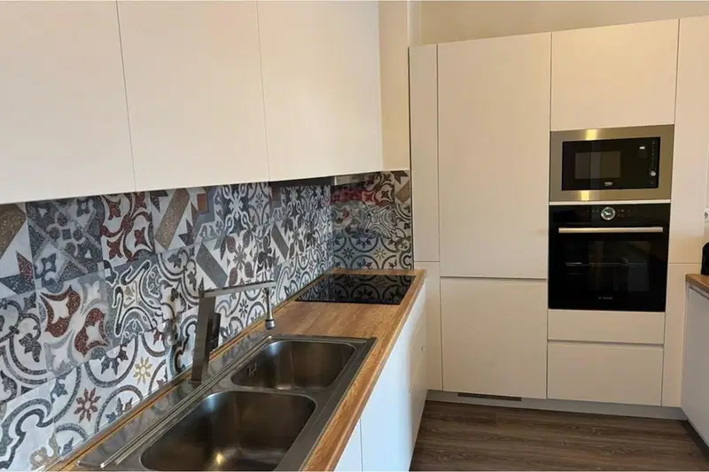 Tirane, shitet apartament 2+1+Ballkon Kati 3, 102 m² 229.000 € (Xhanfize keko)