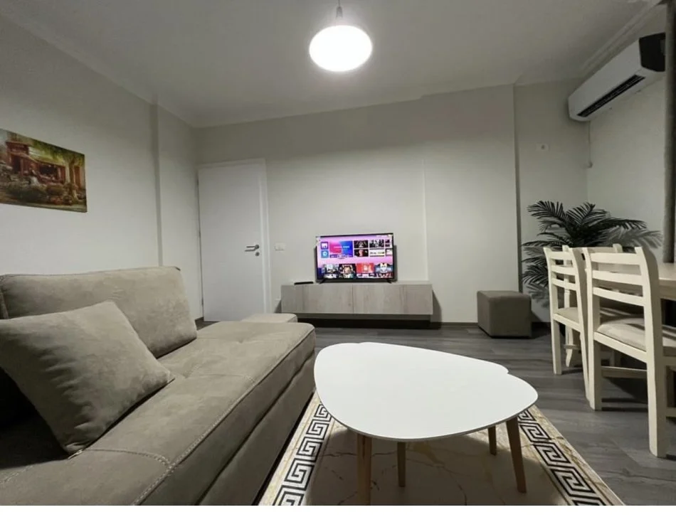 Tirane, jepet me qera apartament 1+1+Ballkon Kati 5, 60 m² 550 € (Rruga e kavajes)