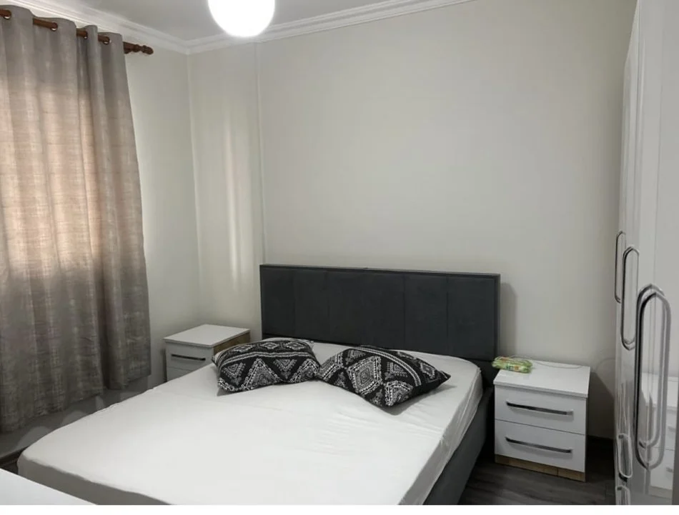 Tirane, jepet me qera apartament 1+1+Ballkon Kati 5, 60 m² 550 € (Rruga e kavajes)