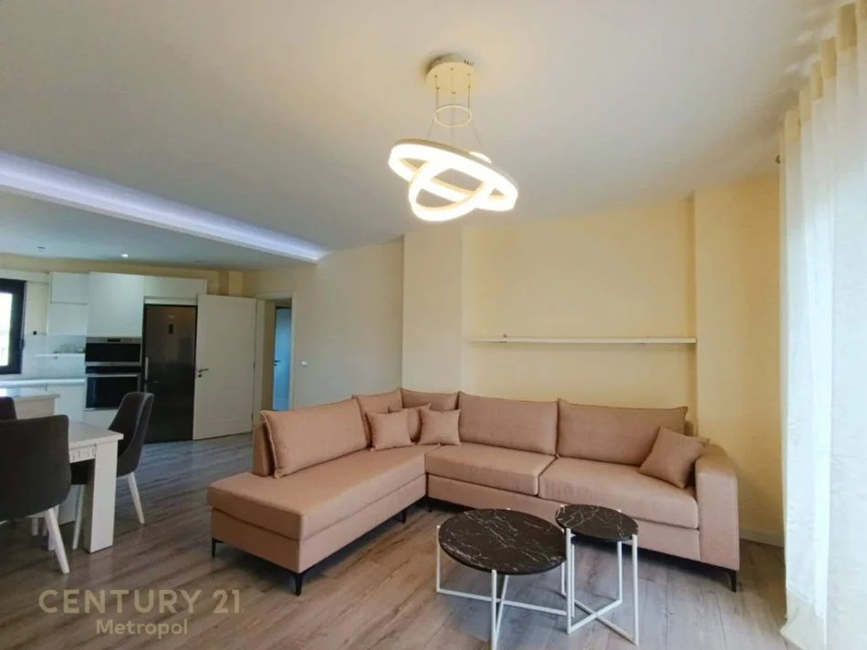 Tirane, jepet me qera apartament 2+1 , 1.500 € (Qender Tirane)