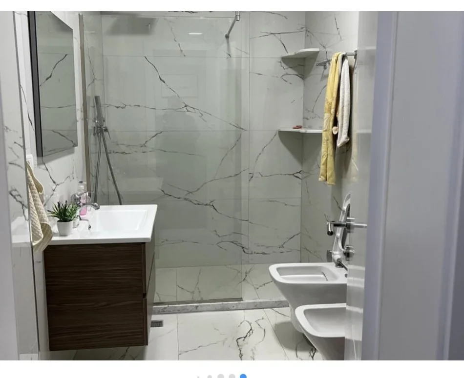 Tirane, jepet me qera apartament 1+1+Ballkon Kati 5, 60 m² 550 € (Rruga e kavajes)