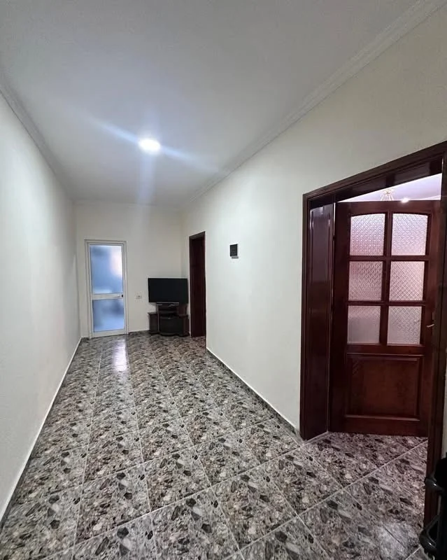 Tirane, jepet me qera apartament 1+1 , 68 m² 350 € (Rruga Idriz Guri)