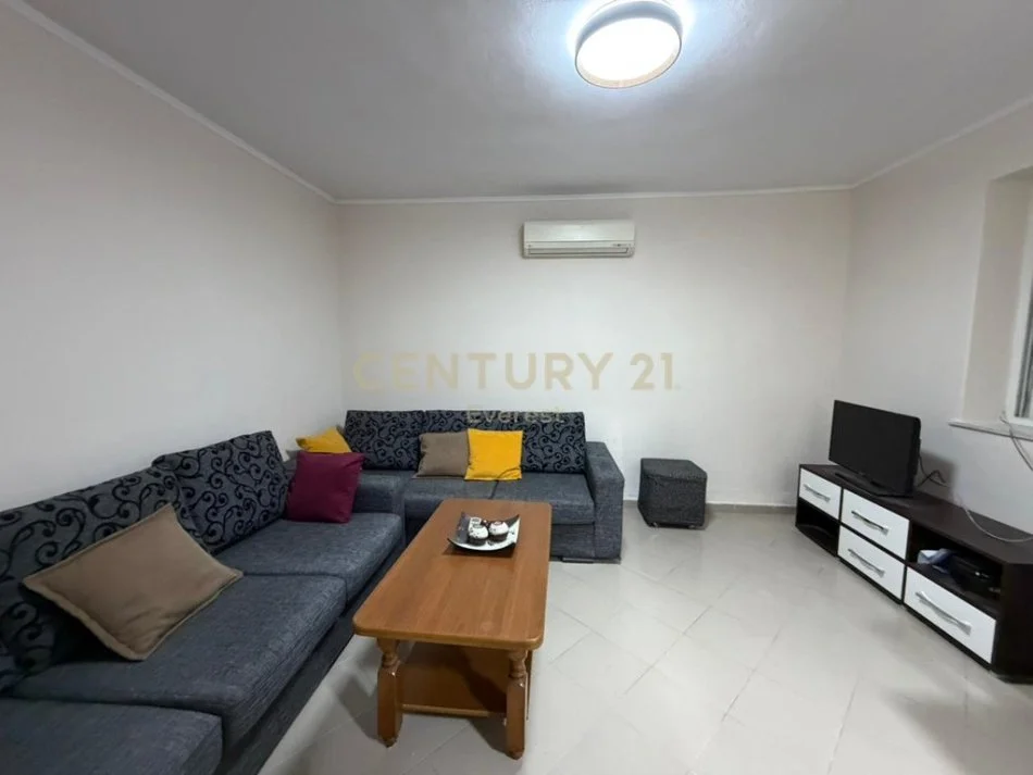 Tirane, shitet apartament 1+1 Kati 3, 51 m² 90.000 € (Shkolla e Bashkuar) !!!!!!!!