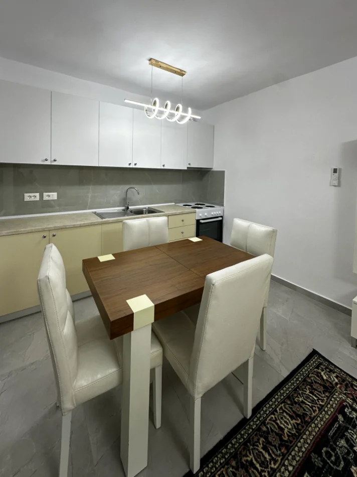 Tirane, jap me qera apartament duplex 2+1 , 