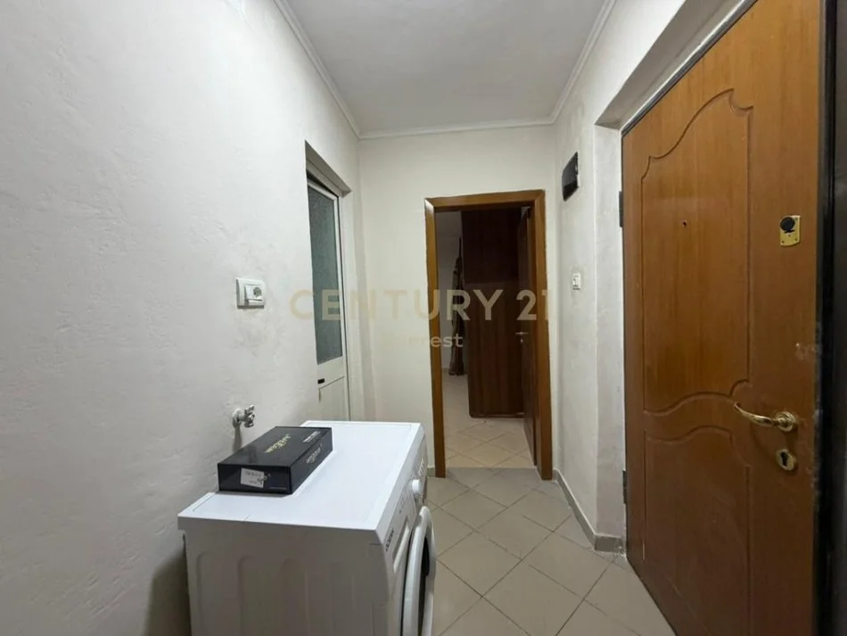 Tirane, shitet apartament 1+1 Kati 3, 51 m² 90.000 € (Shkolla e Bashkuar) !!!!!!!!