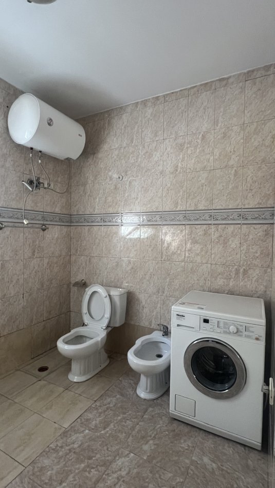 Shqiperi, jepet me qera apartament 1+1+Ballkon Kati 2, 90 m² 400 € (Gazmend Zajmi)