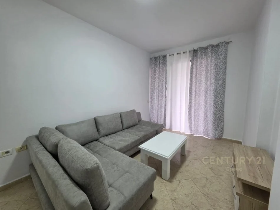 Tirane, jepet me qera apartament 1+1 Kati 3, 61 m² 500 € (E elbansanit)