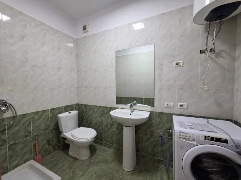 Tirane, jepet me qera apartament 1+1 Kati 3, 61 m² 500 € (E elbansanit)