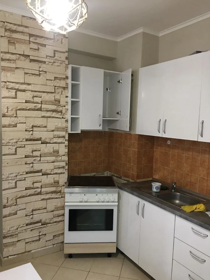 Tirane, jepet me qera garsonier Kati 4, 35 m² 350 € (Astir tek Market Diambe)
