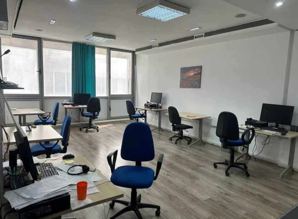 Tirane, jepet me qera ambjent biznesi Kati 2, 130 m² 700 € (Stacioni i Trenit, Durres)