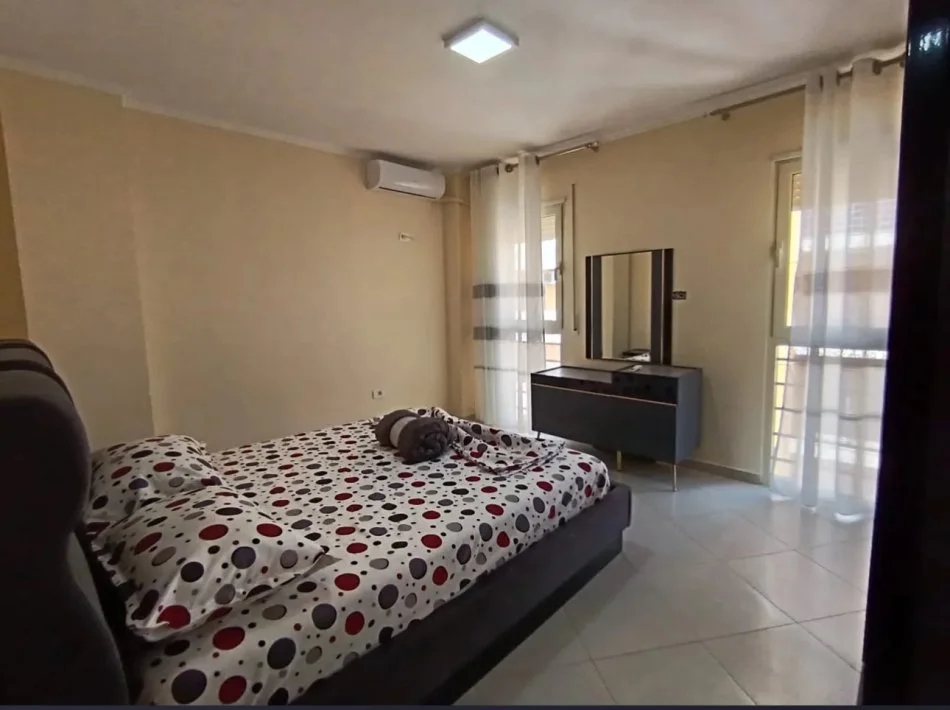 Tirane jepet me qera apartamenti 2+1 Kati 5, 95 m² 700 € (Haxhi hysen dalliu)