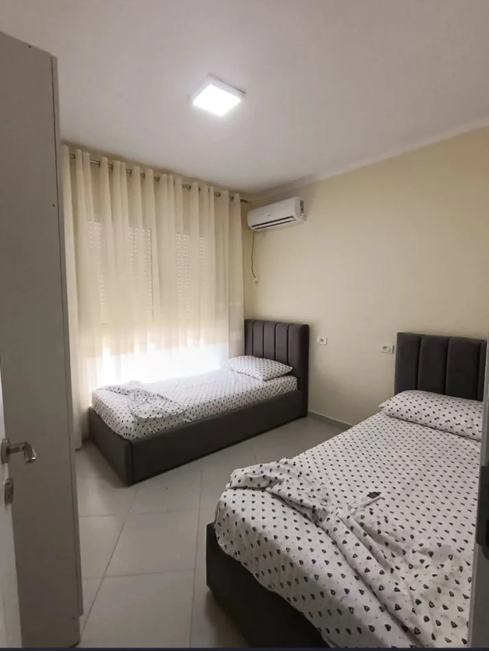 Tirane jepet me qera apartamenti 2+1 Kati 5, 95 m² 700 € (Haxhi hysen dalliu)