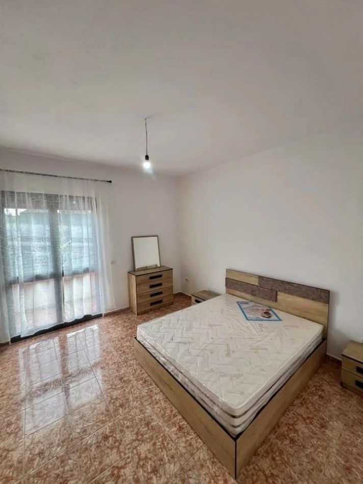 Tirane, jepet me qera Vile 2+1+Ballkon Kati 3, 500 € 