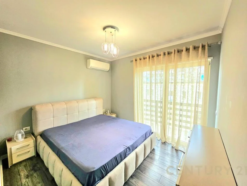 Tirane, jepet me qera apartament 2+1+Ballkon Kati 4, 1.200 m² 1.200 € 