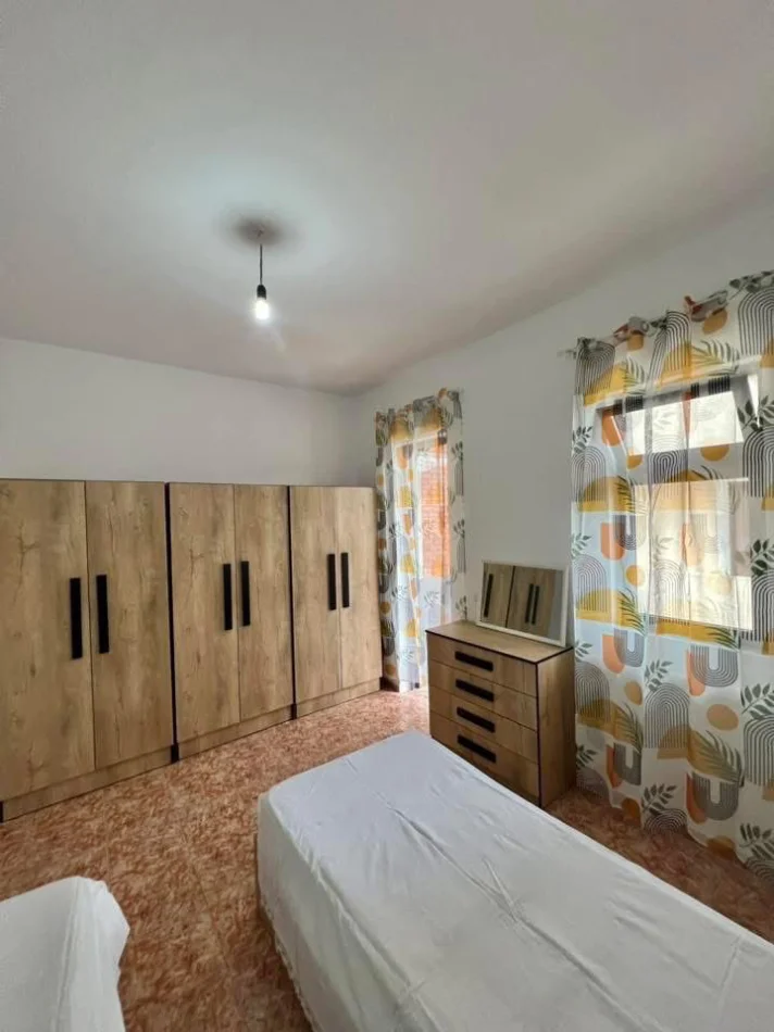 Tirane, jepet me qera Vile 2+1+Ballkon Kati 3, 500 € 