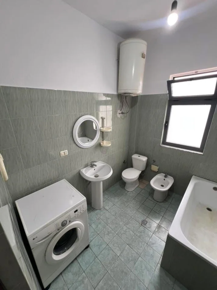 Tirane, jepet me qera Vile 2+1+Ballkon Kati 3, 500 € 