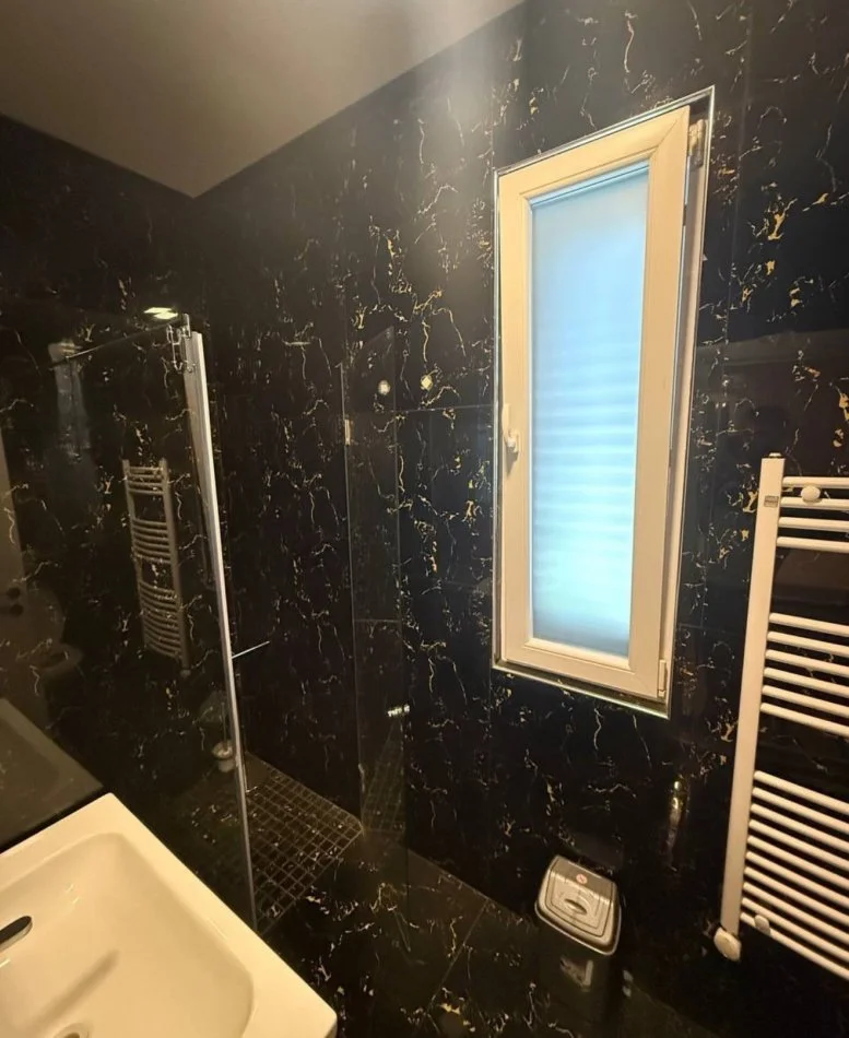 Tirane, jepet me qera apartament 2+1+Ballkon Kati 2, 120 m² 800 € (Prane Spitalit Amerikan 3)