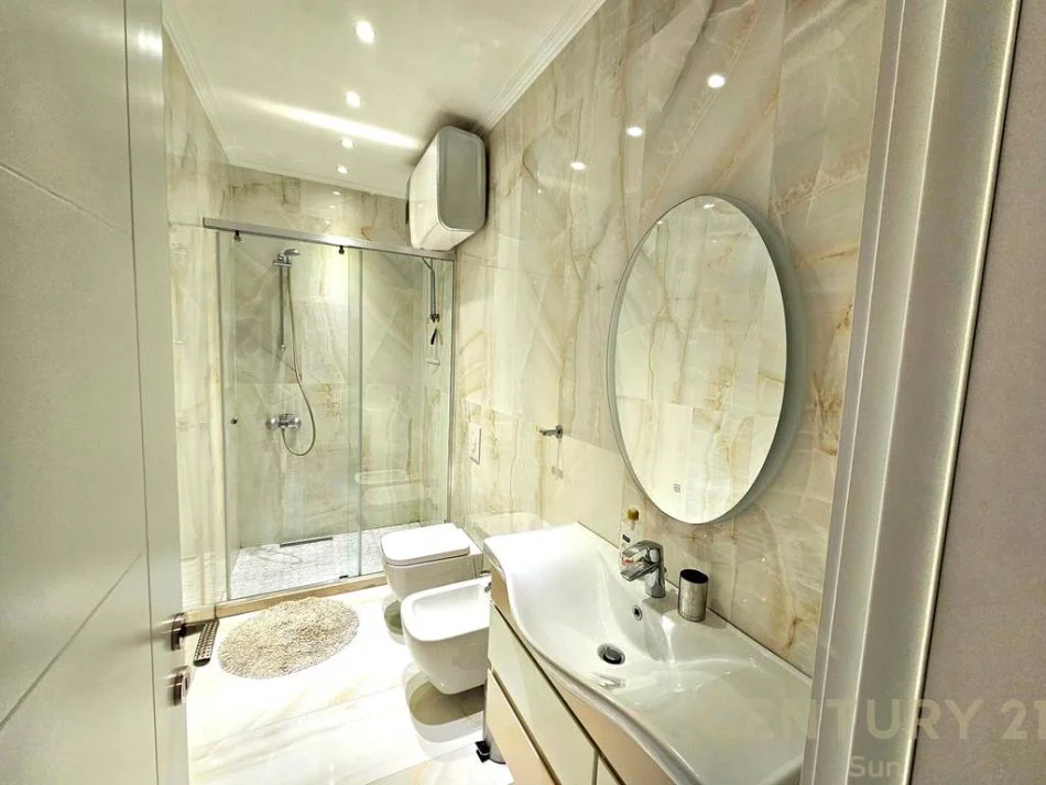 Tirane, jepet me qera apartament 2+1+Ballkon Kati 4, 1.200 m² 1.200 € 