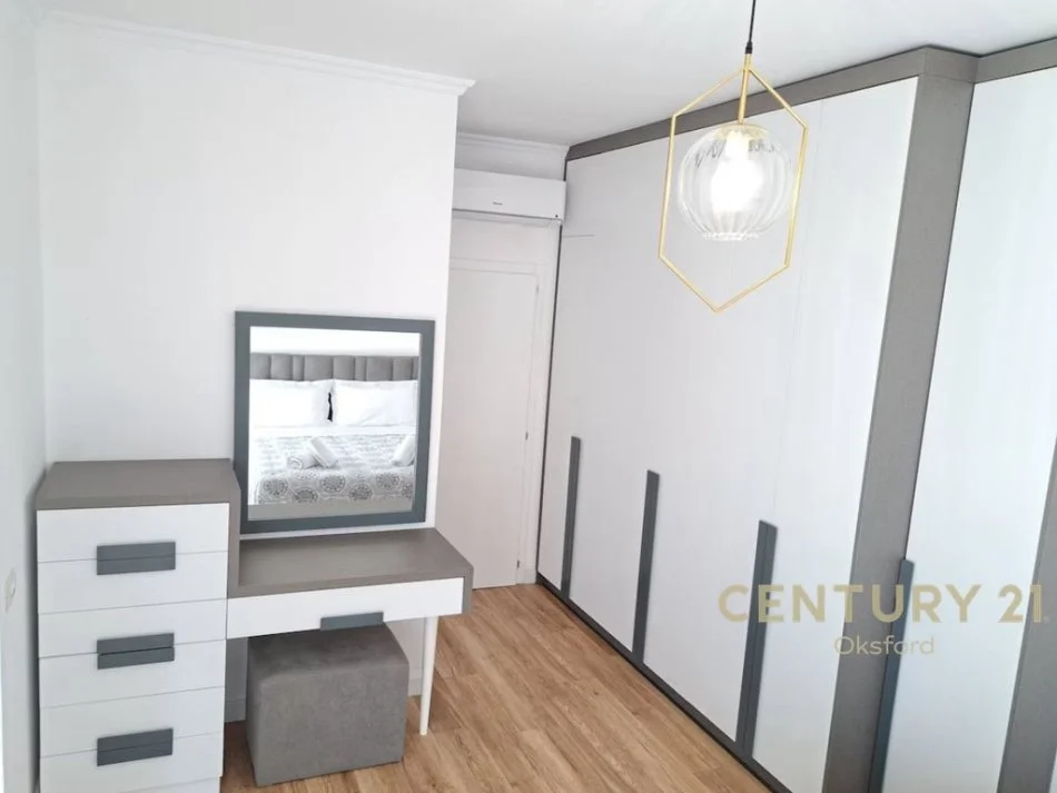 Tirane, jepet me qera apartament 2+1 Kati 8, 109 m² 1.300 € 