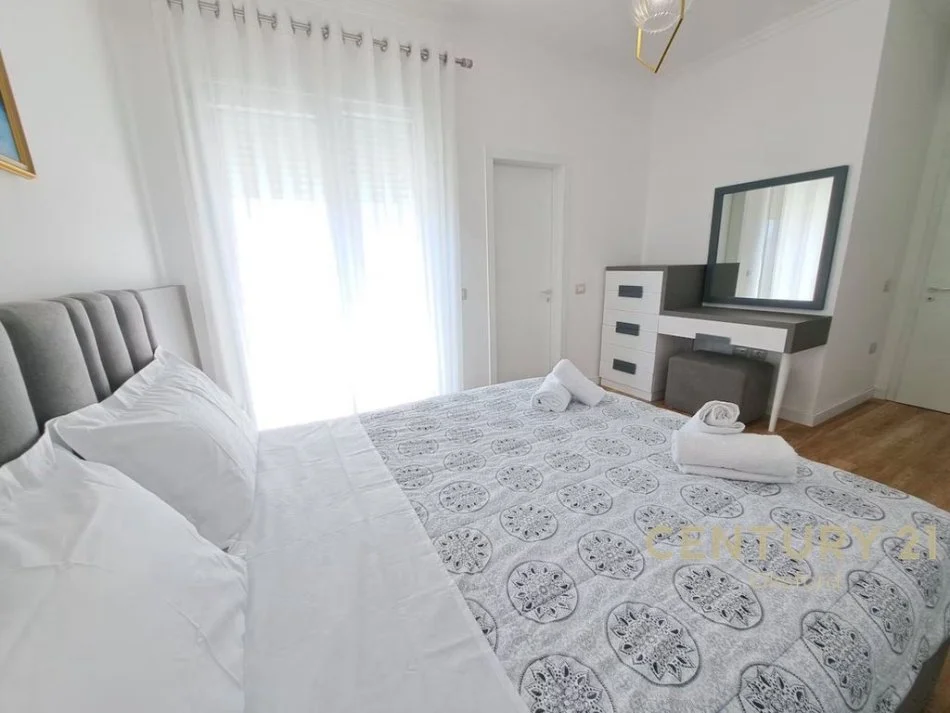 Tirane, jepet me qera apartament 2+1 Kati 8, 109 m² 1.300 € 