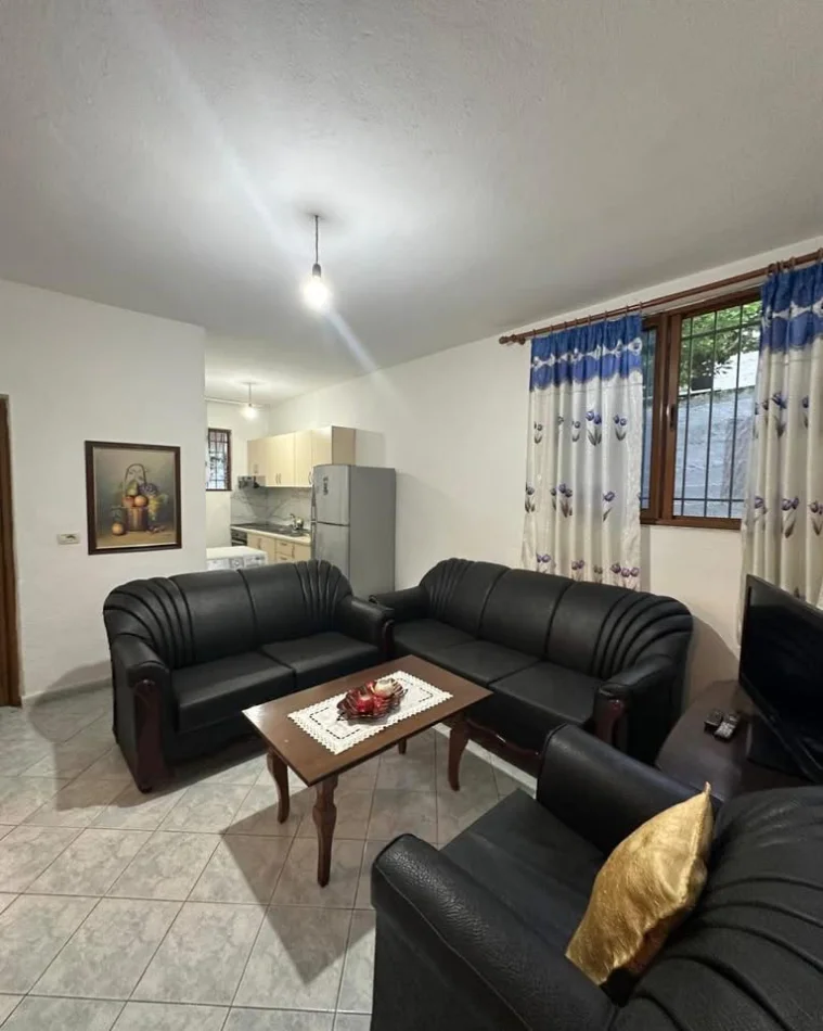 Tirane, jepet me qera apartament 2+1 Kati 0, 300 € (Shkolla Murat Toptani)