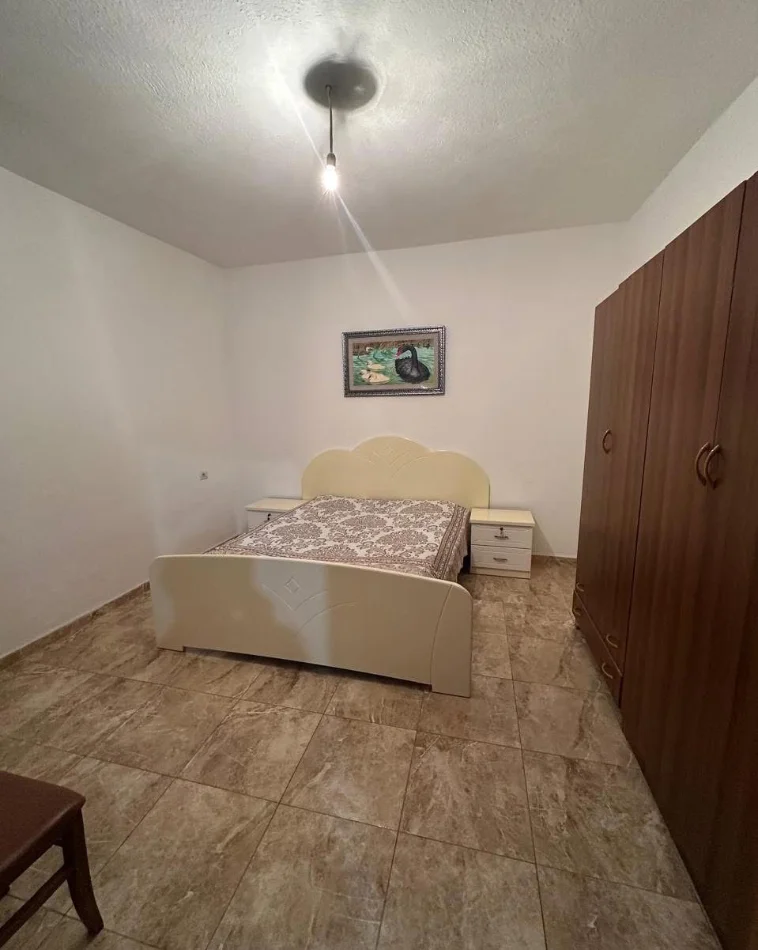 Tirane, jepet me qera apartament 2+1 Kati 0, 300 € (Shkolla Murat Toptani)