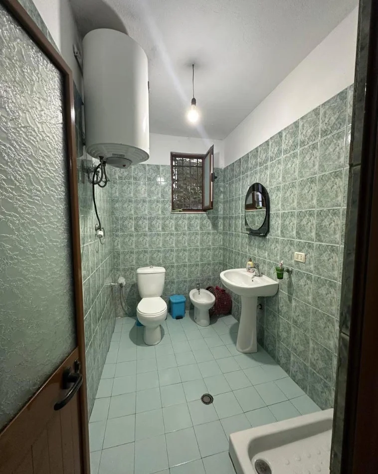 Tirane, jepet me qera apartament 2+1 Kati 0, 300 € (Shkolla Murat Toptani)