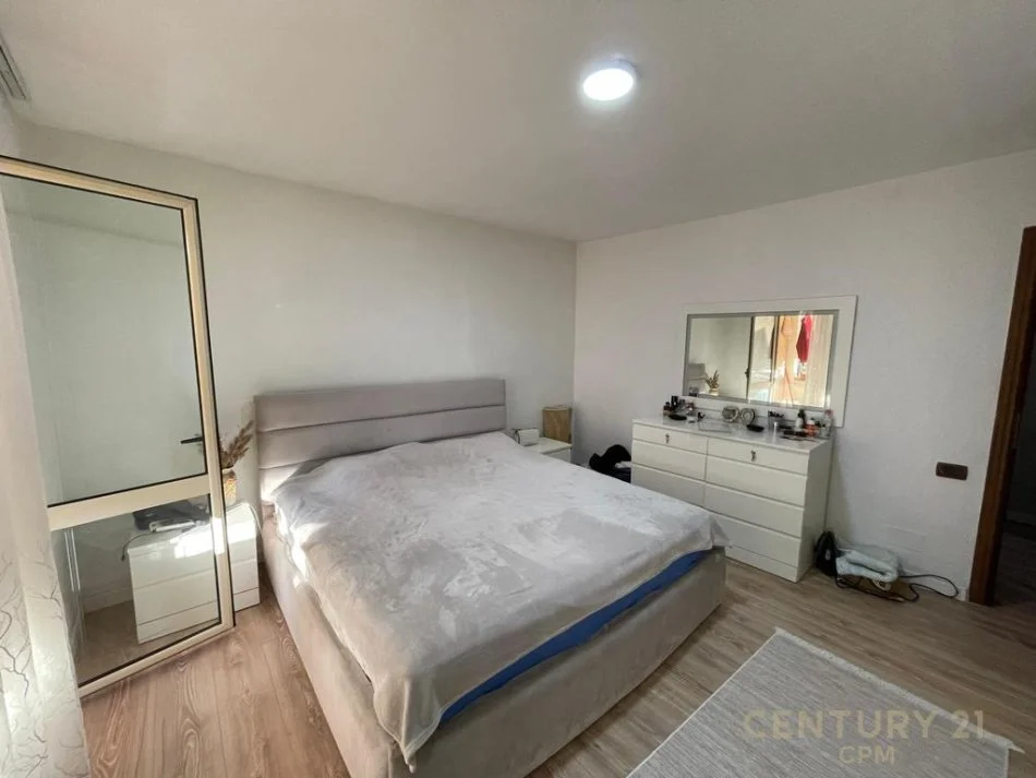 Tirane, shitet apartament 3+1 Kati 4, 110 m² 150.000 € (Shitet)