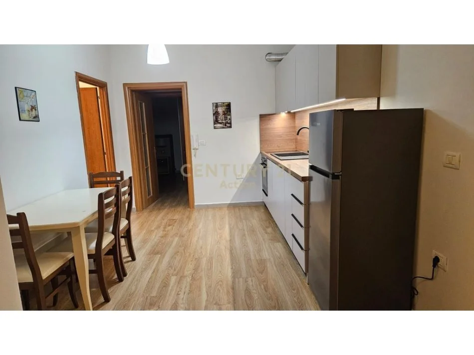 Tirane, jepet me qera apartament 2+1 Kati 1, 64 m² 650 € 